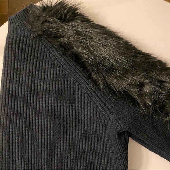 H&M Navy Knit Sweater with Black Faux Fur Sleeve - Picture 7 of 8